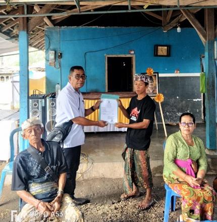 Perbekel Pengulon!!! Penyerahan Akta Kematian An. Made Wandris